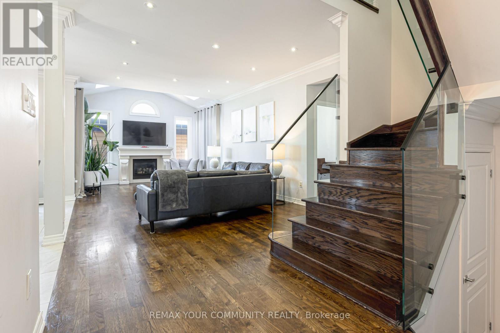 47 VANDERVOORT DRIVE - 9