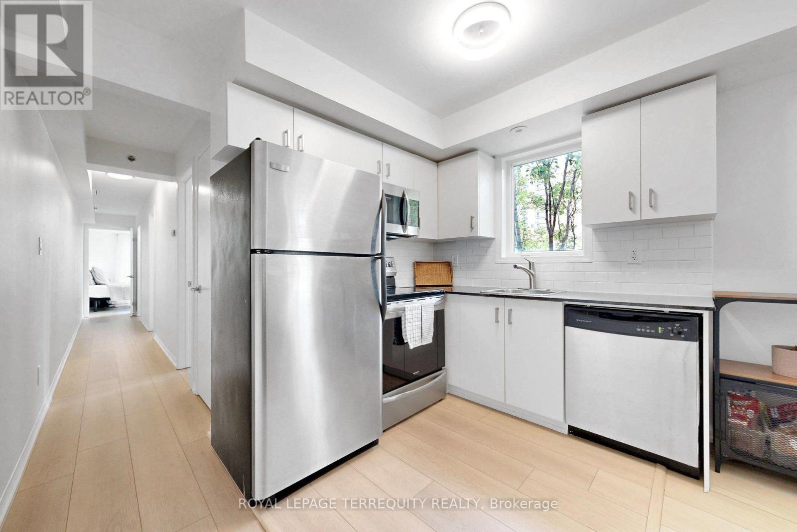 #1501C 26 LAIDLAW STREET - 10