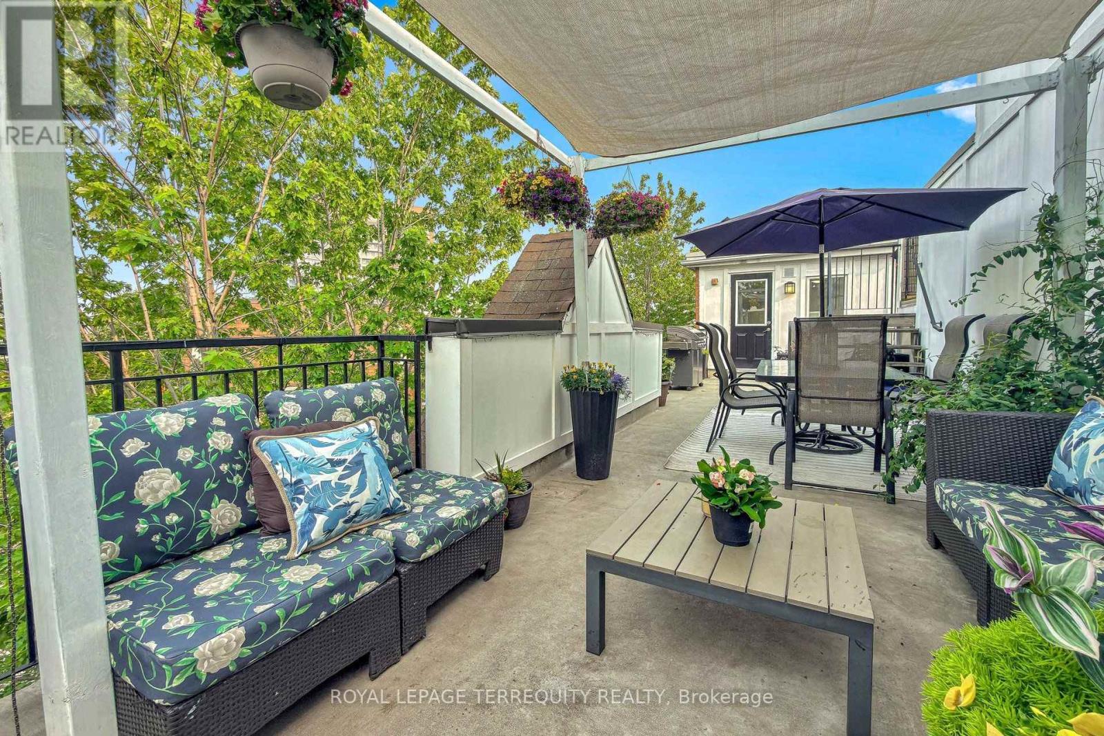 #1501C 26 LAIDLAW STREET - 24