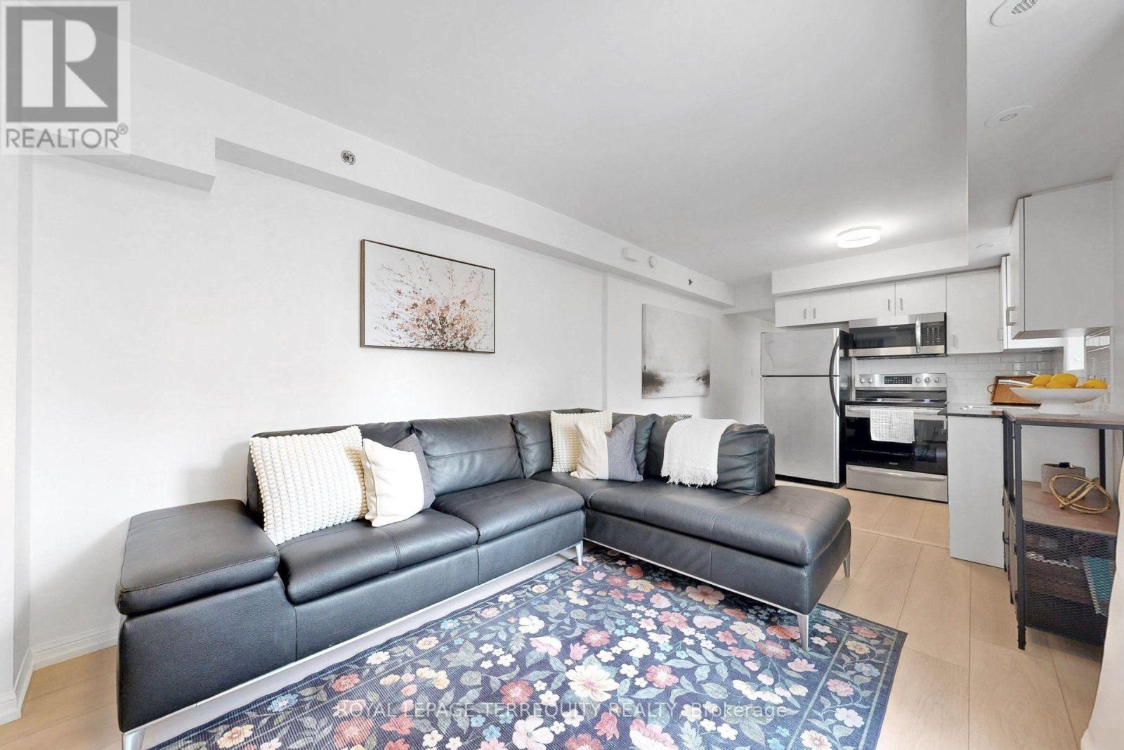 #1501C 26 LAIDLAW STREET - 4