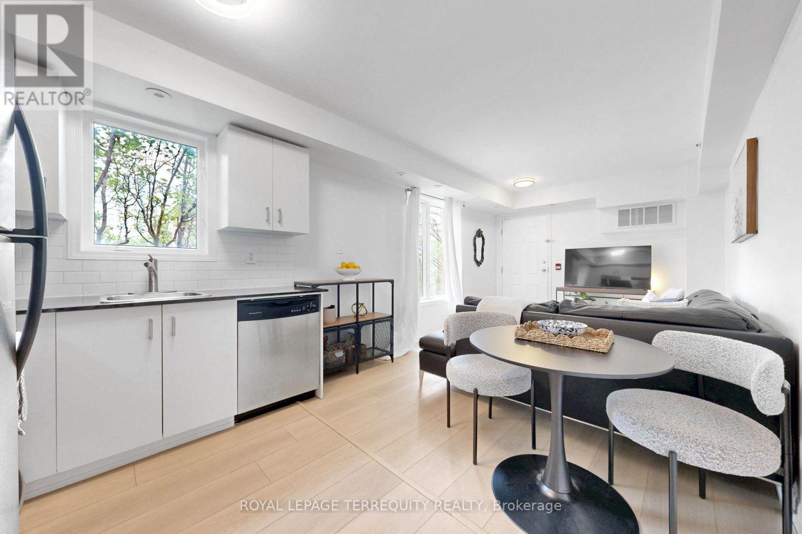 #1501C 26 LAIDLAW STREET - 9