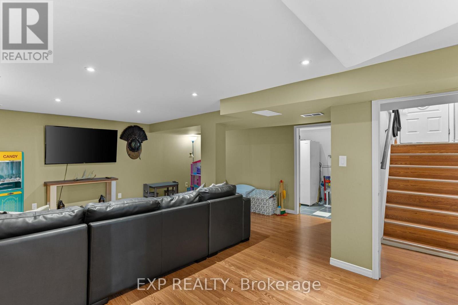 62 RANDALL AVENUE - 19