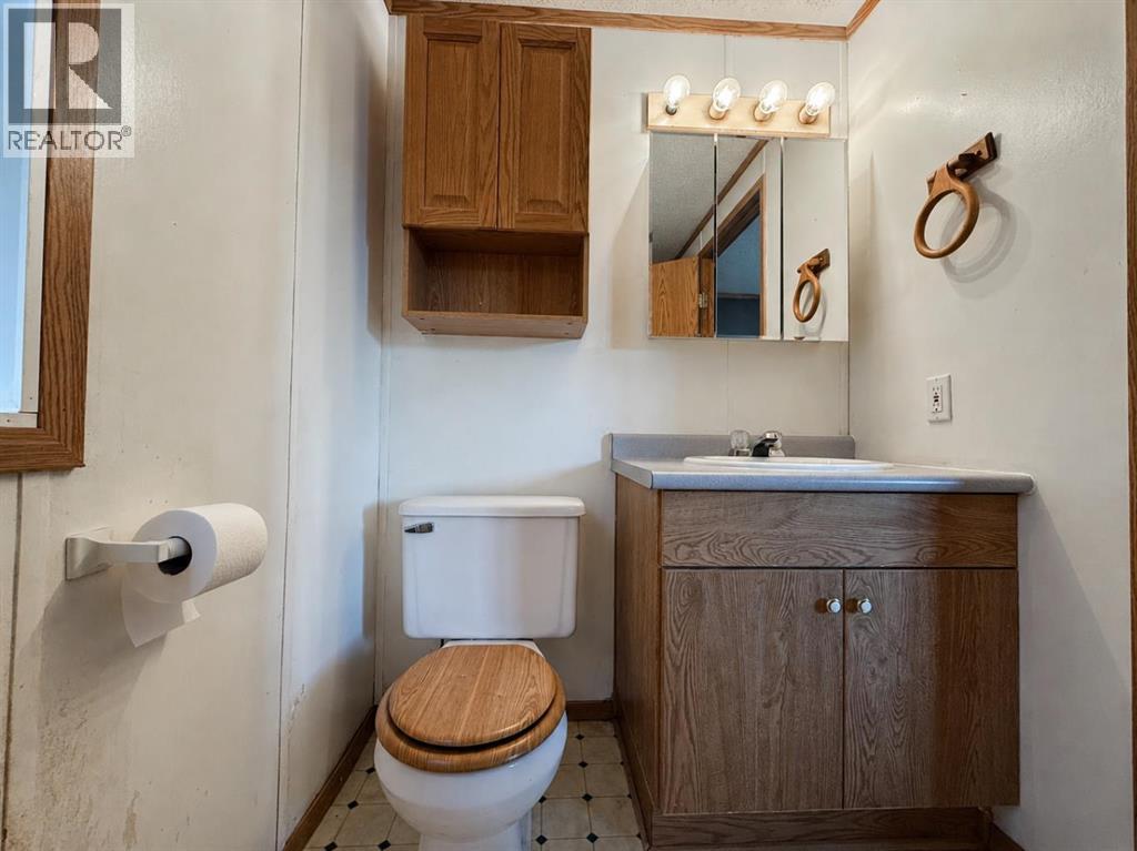 5622 51 Street - 8