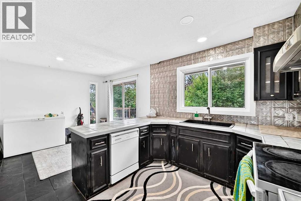 55 Pineland Close NE - 9