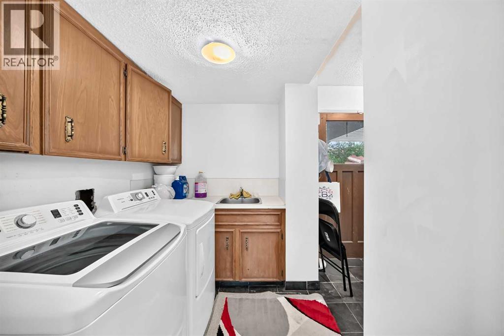 55 Pineland Close NE - 16