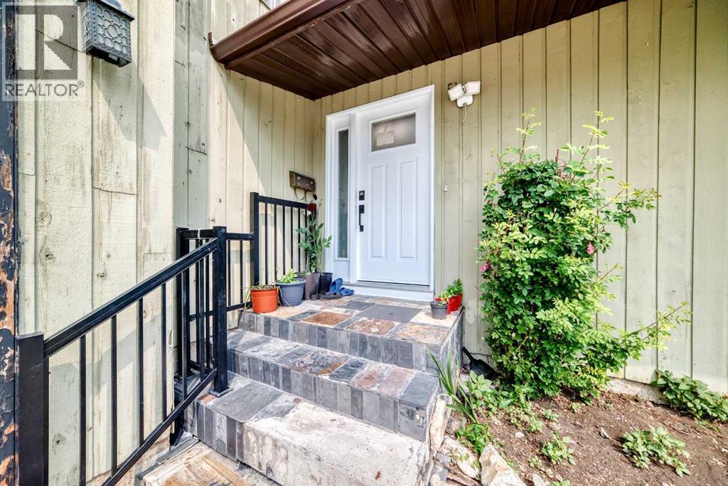 55 Pineland Close NE - 2