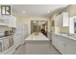 2pc Bathroom - 244 Mabel Lake Road, Lumby, BC V0E2G5 Photo 8