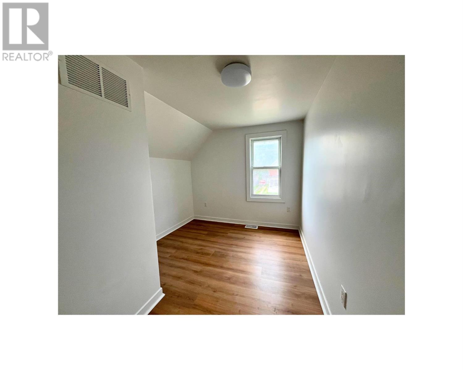 258 St. James ST - 10