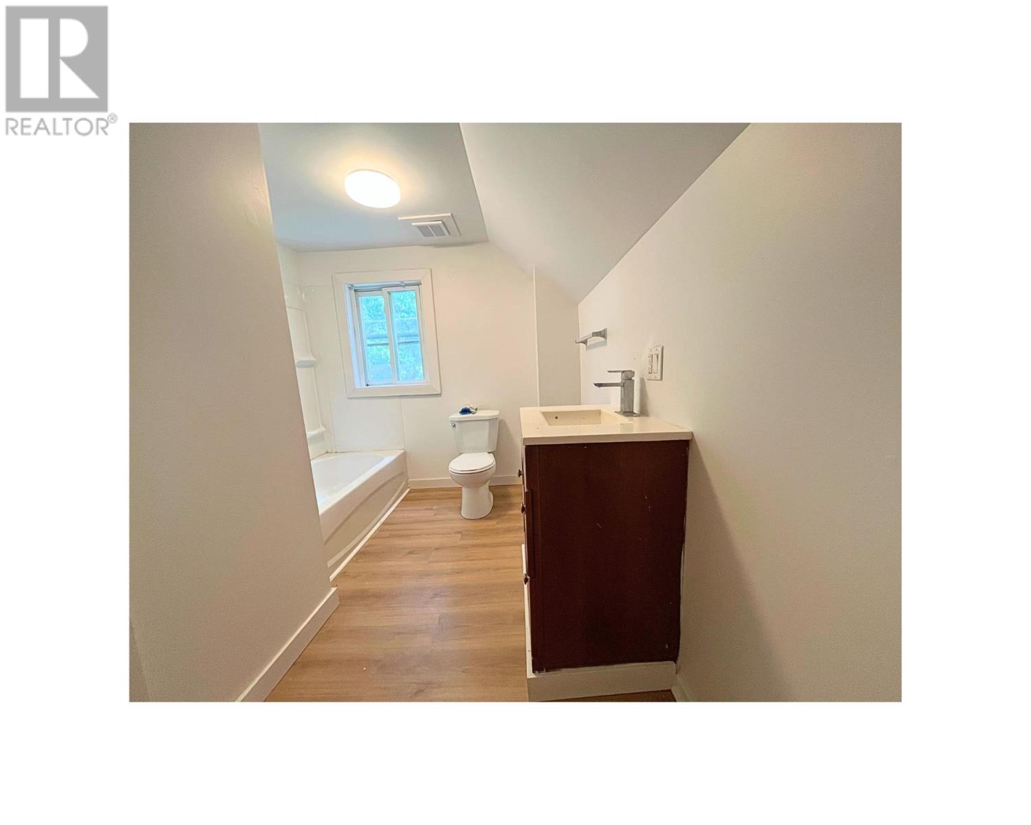 258 St. James ST - 8