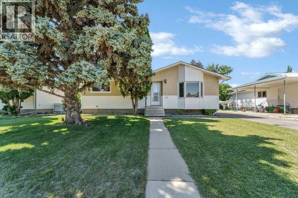 31 8 Street W - 2