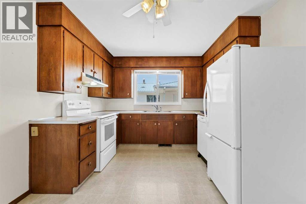 31 8 Street W - 9