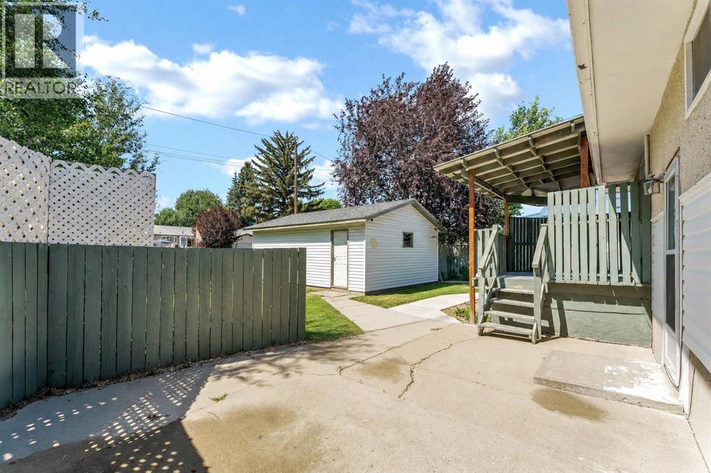 31 8 Street W - 32