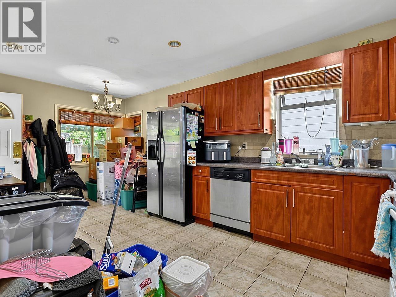 4 Bed, 2 Bath House for Sale in Burnaby – 8247 10TH AVENUE, Burnaby – MLS# R3154707 - Image 7