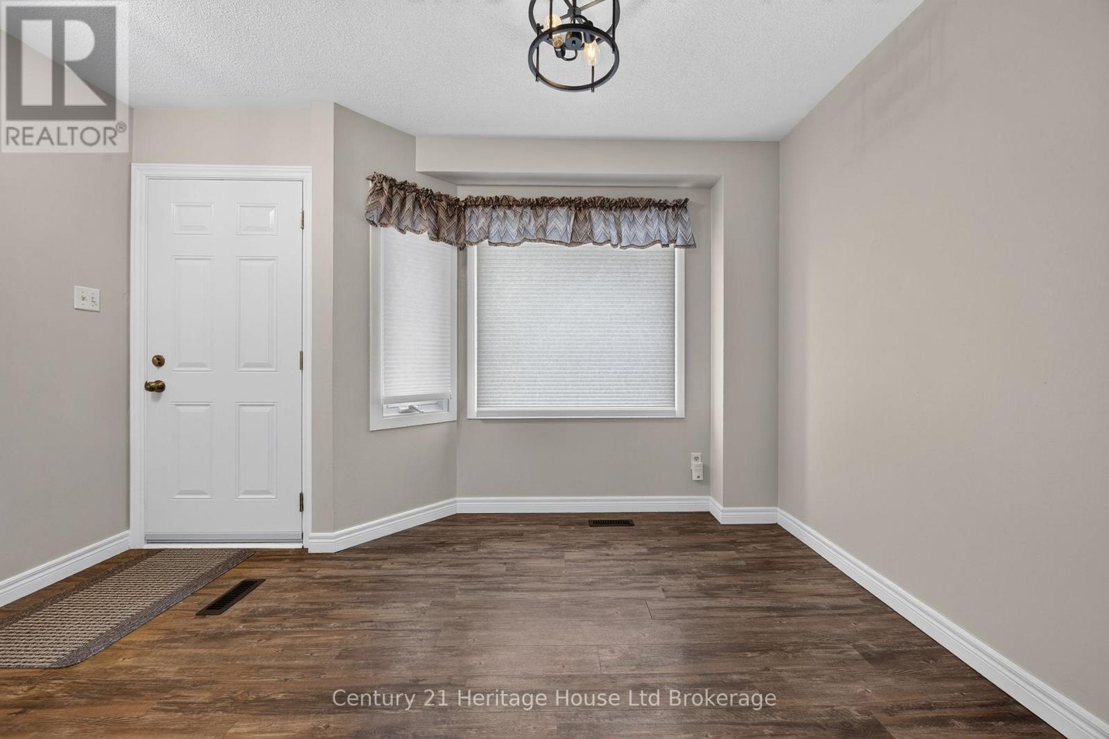 #33 1115 NELLIS STREET - Image 11