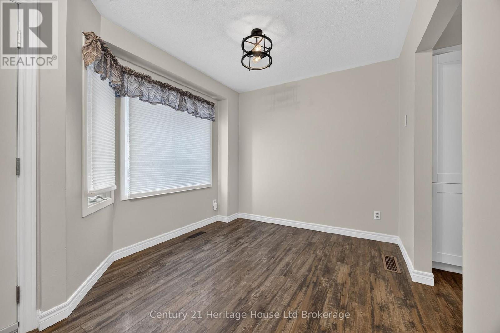 #33 1115 NELLIS STREET - Image 12
