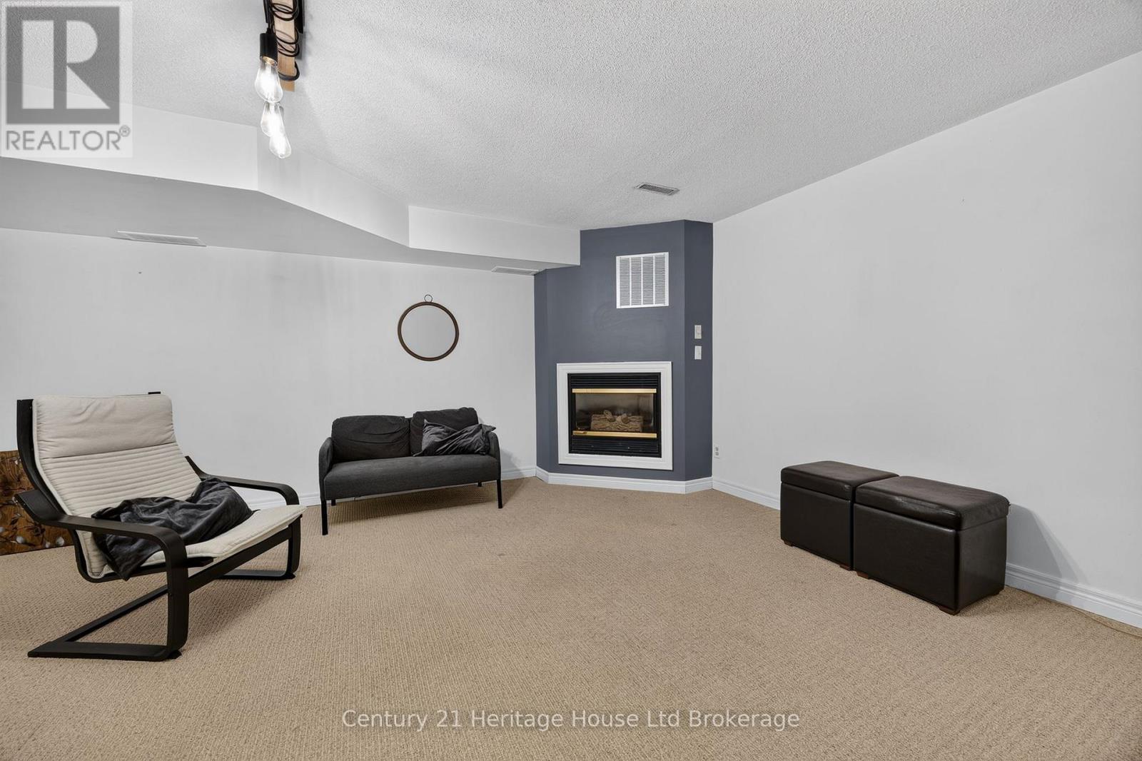 #33 1115 NELLIS STREET - 20