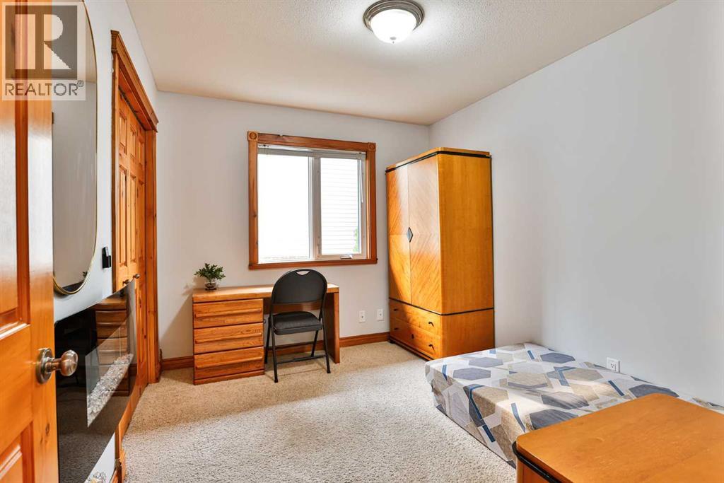128 Cougar Road N - 12