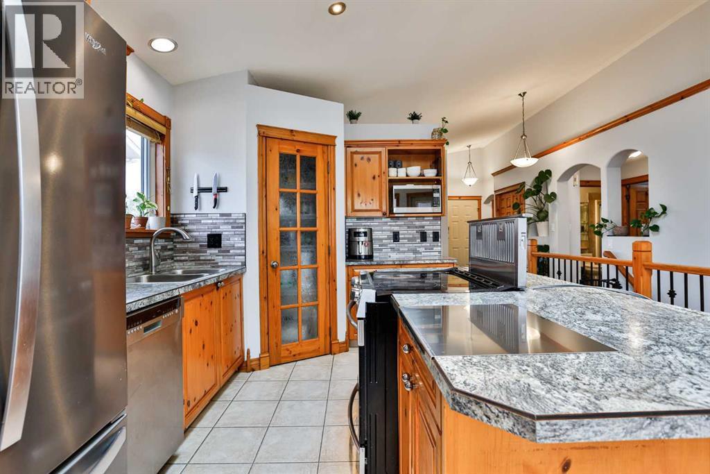 128 Cougar Road N - 8