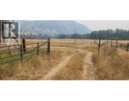 5905 Edwards Road, Grand Forks, BC V0H1H9 Photo 6