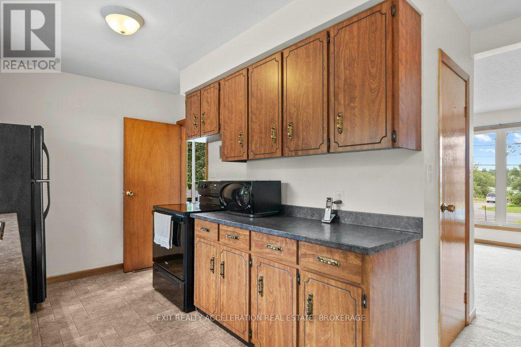 409 DUNDAS STREET W - 14