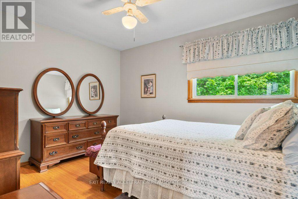 409 DUNDAS STREET W - Image 15