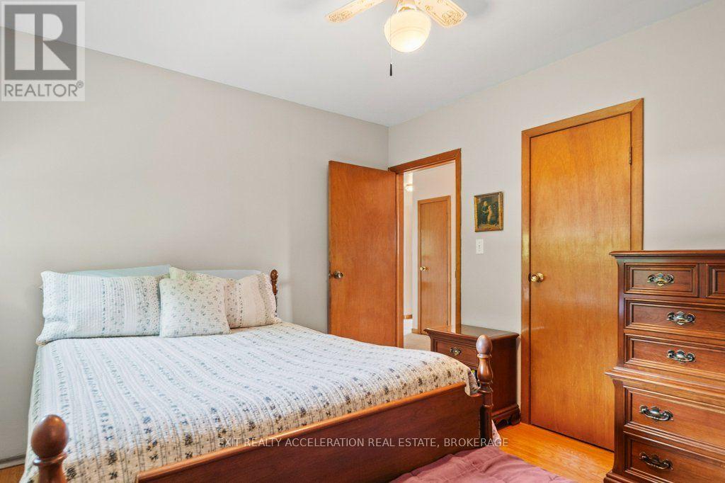409 DUNDAS STREET W - Image 16