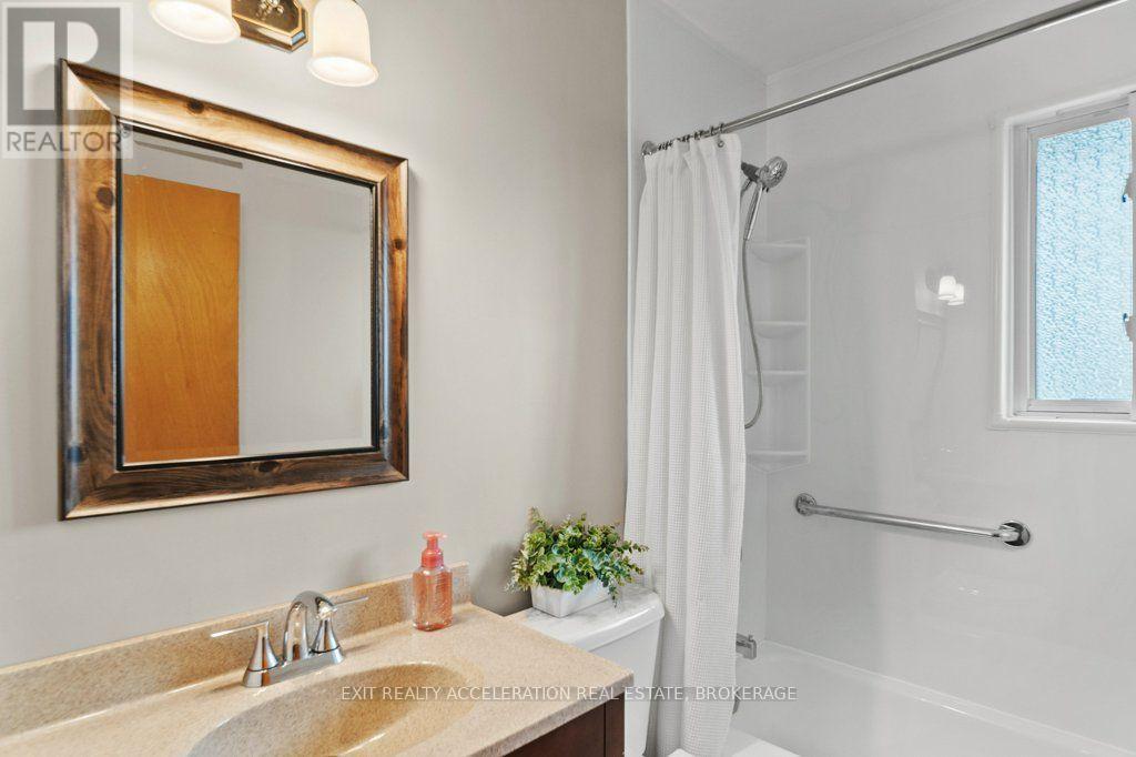 409 DUNDAS STREET W - Image 17