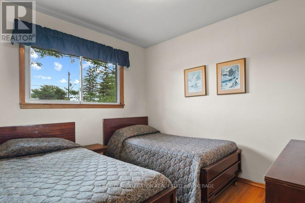 409 DUNDAS STREET W - Image 18