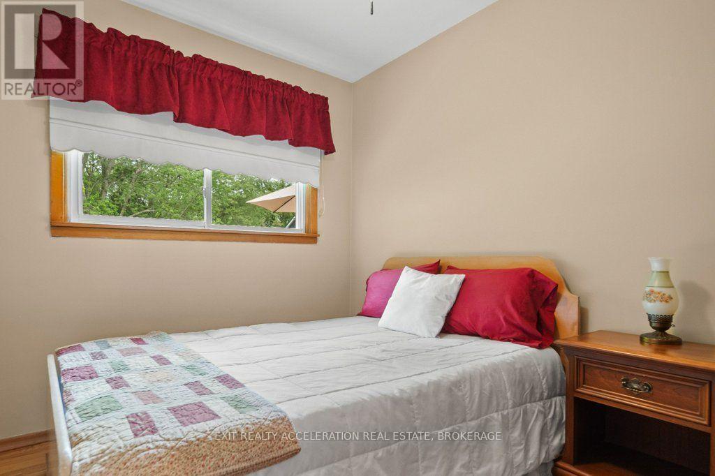 409 DUNDAS STREET W - 19