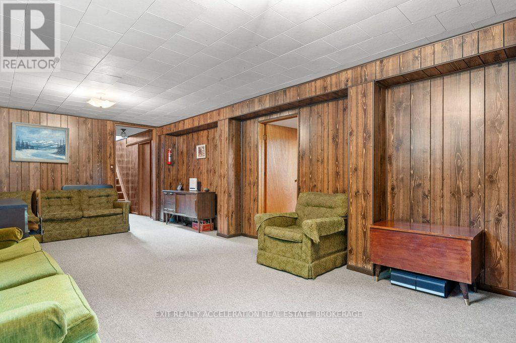 409 DUNDAS STREET W - 21