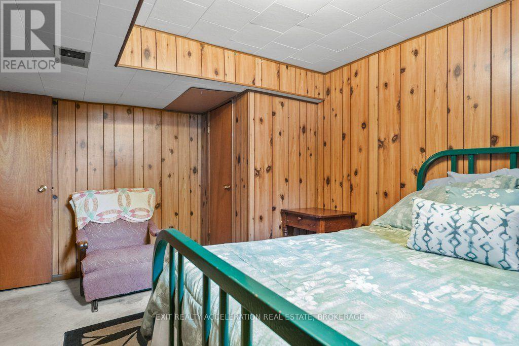 409 DUNDAS STREET W - Image 25