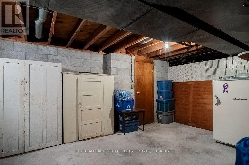 409 DUNDAS STREET W - Image 26