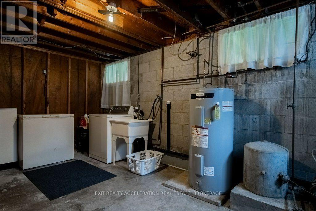 409 DUNDAS STREET W - 28