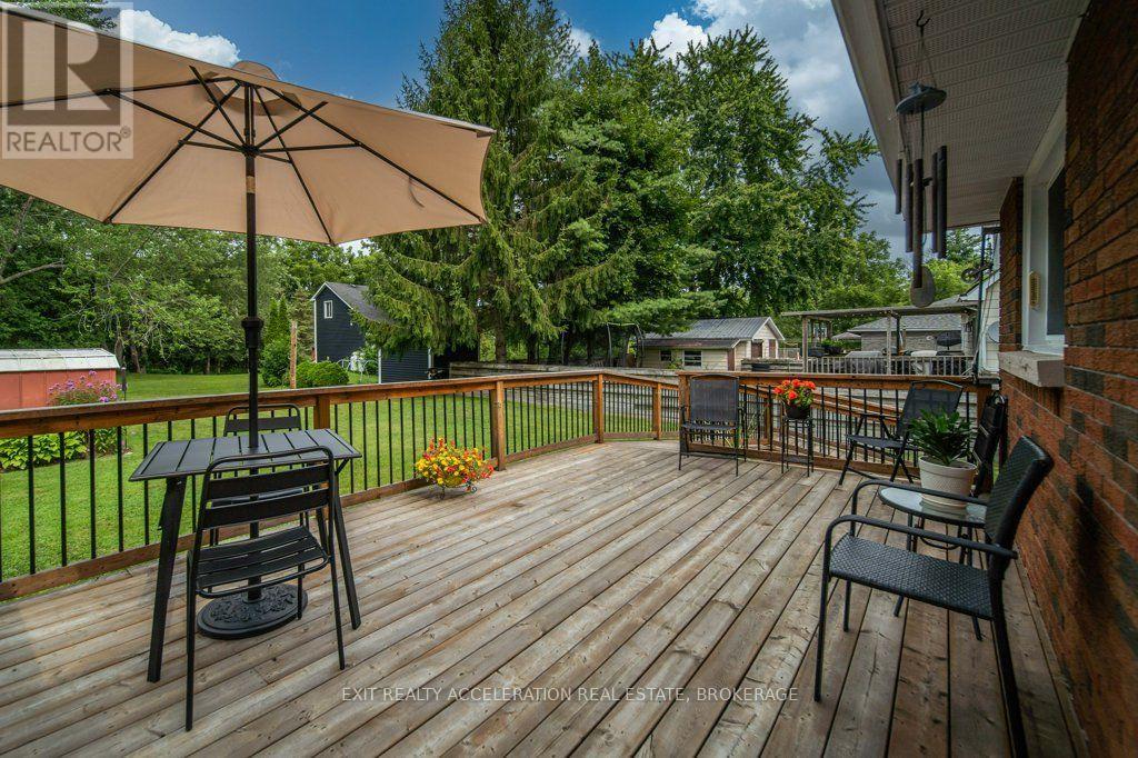 409 DUNDAS STREET W - 31