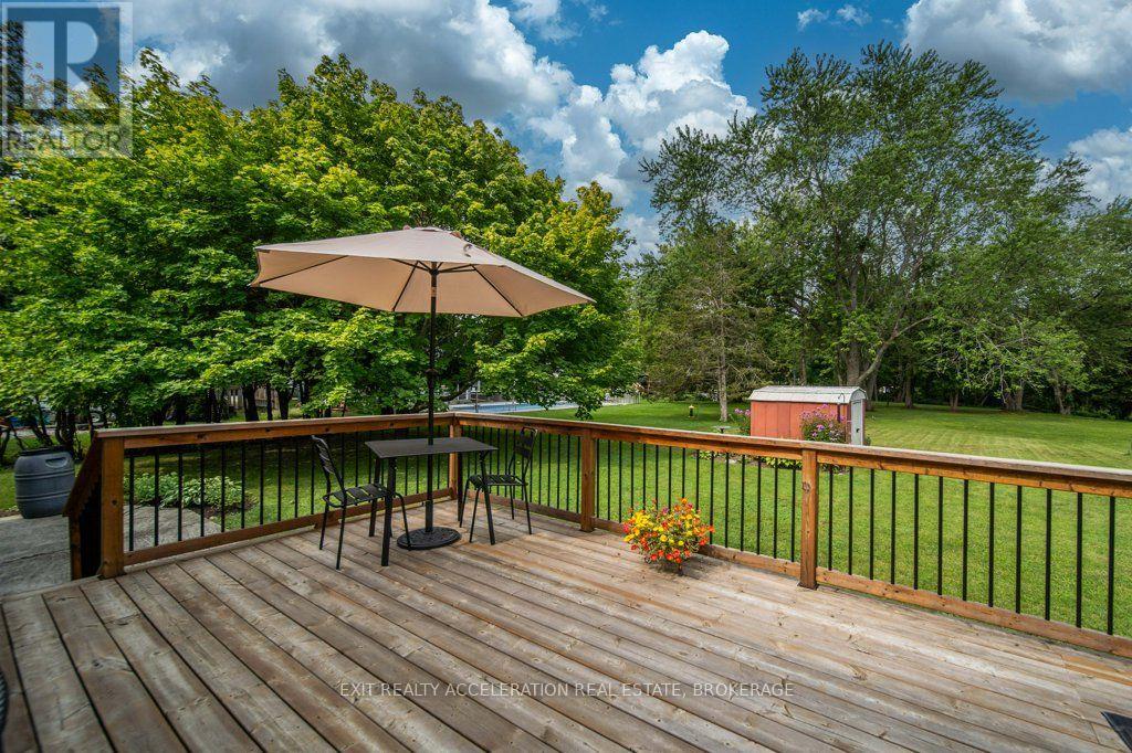 409 DUNDAS STREET W - 33