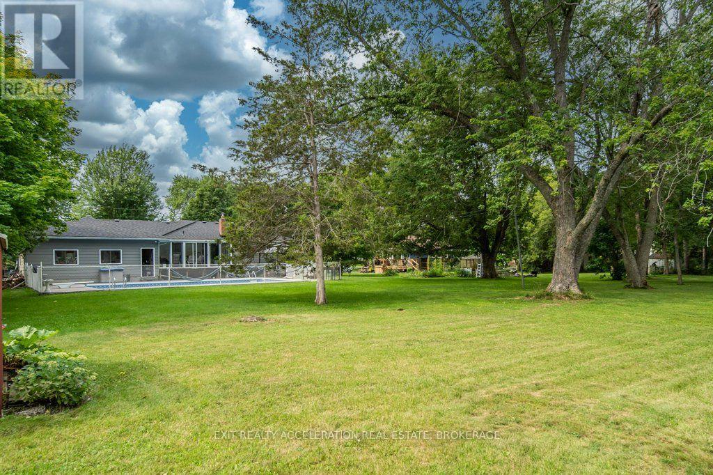 409 DUNDAS STREET W - 35