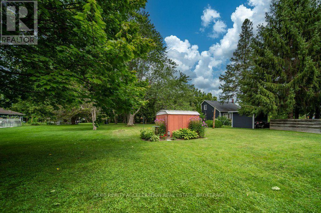 409 DUNDAS STREET W - 37