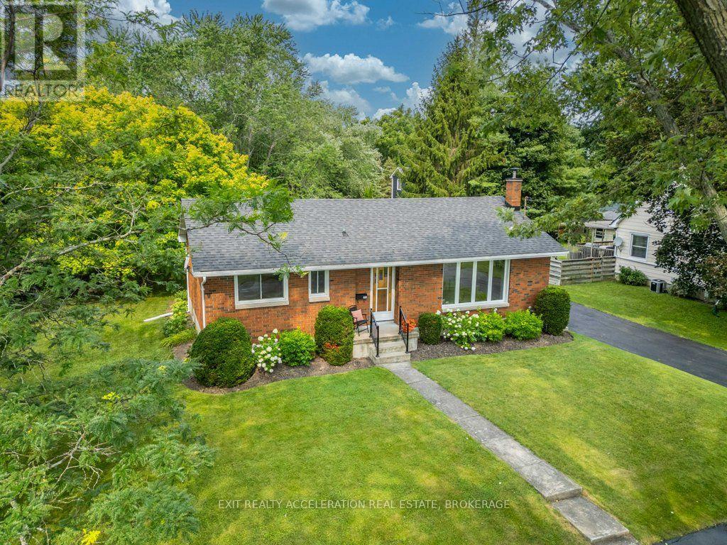409 DUNDAS STREET W - 40
