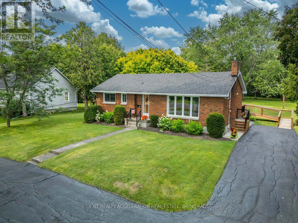 409 DUNDAS STREET W - 41