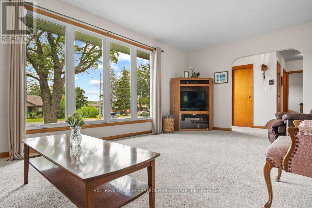 409 DUNDAS STREET W - 7