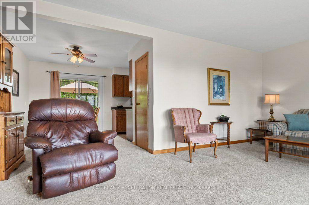 409 DUNDAS STREET W - 8