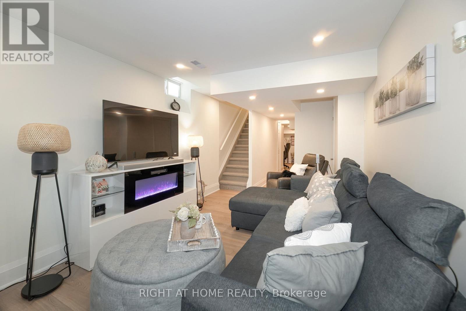 30 CASPIAN SQUARE - 22
