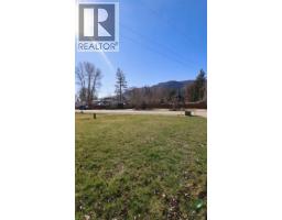 2633 Squilax Anglemont Road Unit# 77, Lee Creek, BC V0E1M4 Photo 6