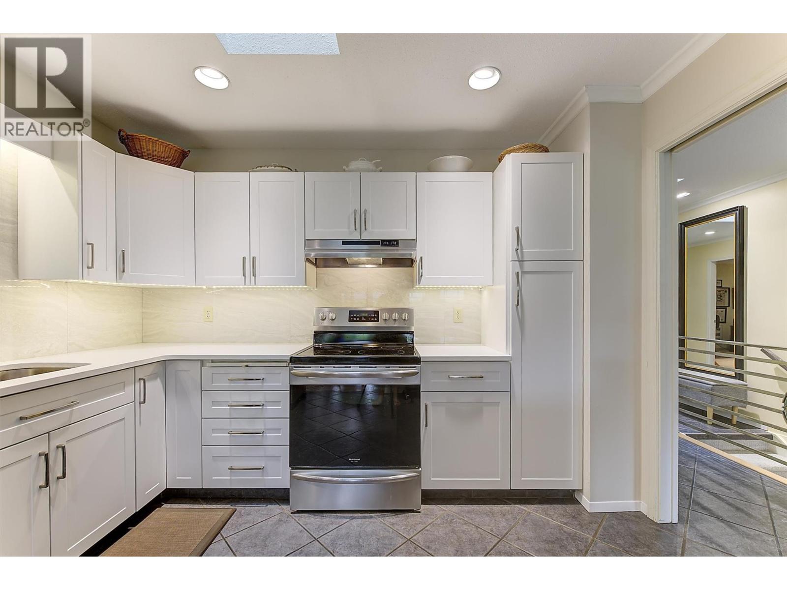 2200 GORDON Drive Unit# 83, Kelowna