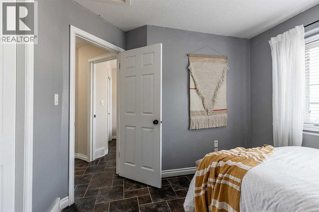 #1 4952 Southlands Drive SE - 38