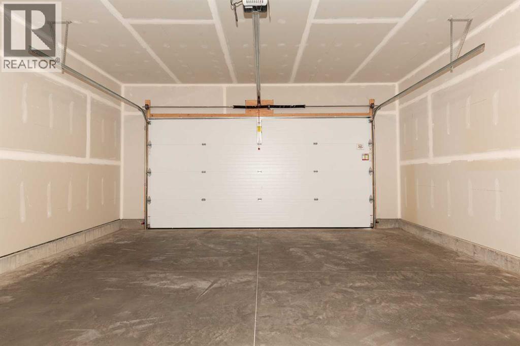 320 Aquitania Boulevard W - Image 36