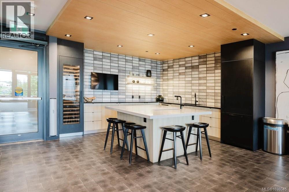 #409 369 TYEE Rd - Image 32