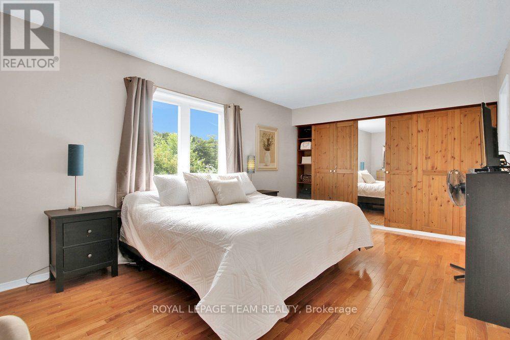 50 BURLINGTON CRESCENT - 18