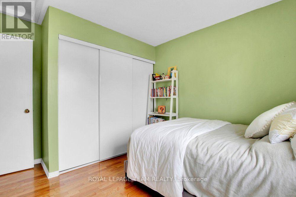 50 BURLINGTON CRESCENT - 22