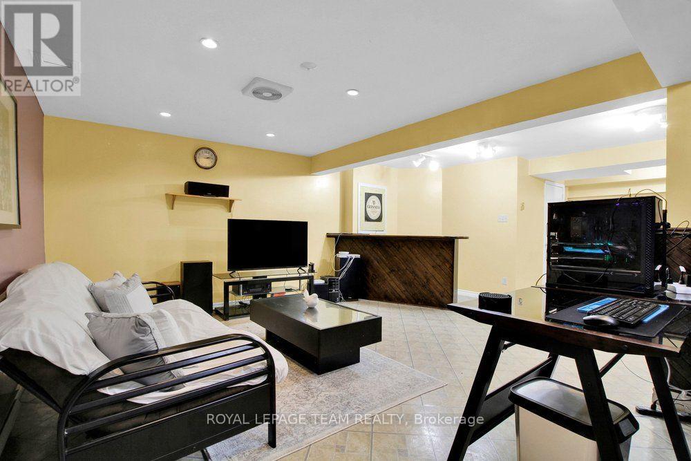 50 BURLINGTON CRESCENT - 29